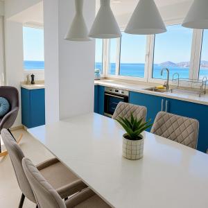 Diseño y vistas de lujo en 1º línea de playa