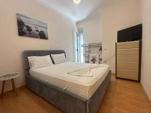 Vlorë - GGpremiumstays beachfront ApartHotel - 2 double bedrooms first line exclusive view with 2 balconies