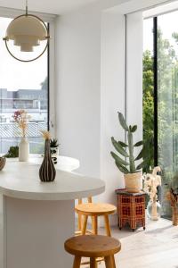 Zone 1 2-Bedroom Penthouse in Hoxton Shoreditch Sleeps 4