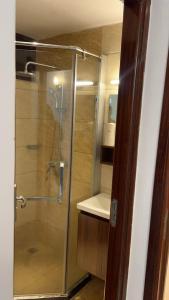 Modern & Cozy 2-Bedroom Apartment in Nairobi with Balcony views