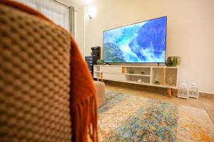 Modern & Cozy 2-Bedroom Apartment in Nairobi with Balcony views