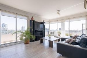 22th floor Luminous 4 bdr apartment in Palermo