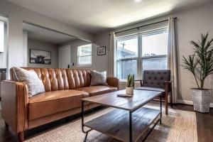 1BR in Montrose Free Parking Walkable Location