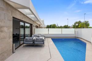 Sunny luxury corner house with private pool