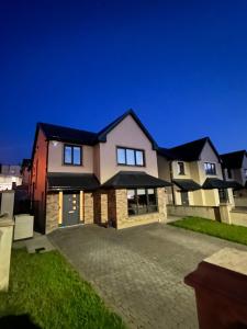 1 luxurious room in family home