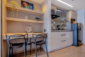 H405 Industrial Luxury Private Jacuzzi Views