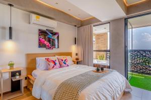 H405 Industrial Luxury Private Jacuzzi Views