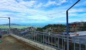 Apo licz Family Room 1B