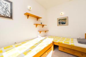 Apartments with parking space Mandre, Pag - 24492