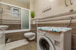 Apartments with parking space Makarska - 24301