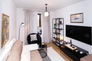 Apartments with parking space Split - 24662