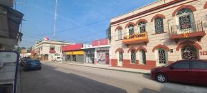 Céntrico Depa cercas de los parajes de la huasteca, con estacionamiento 4 personas