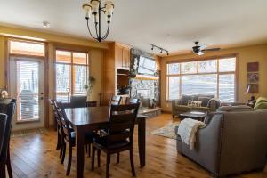 The Aspens 5 w Hot Tub