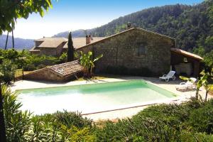 Charming stone house with shared pool, Chambonas