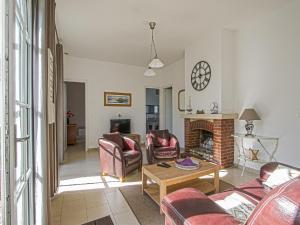 Maisons de vacances Spacious holiday home in Aure sur Mer with garden : photos des chambres