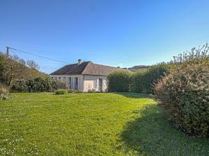 Maisons de vacances Spacious holiday home in Aure sur Mer with garden : photos des chambres