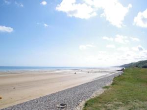 Maisons de vacances Spacious holiday home in Aure sur Mer with garden : photos des chambres