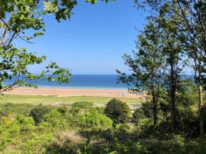 Maisons de vacances Spacious holiday home in Aure sur Mer with garden : photos des chambres
