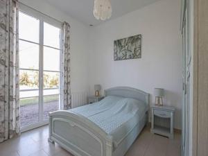 Maisons de vacances Spacious holiday home in Aure sur Mer with garden : photos des chambres