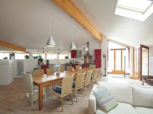 Maisons de vacances Very nice cottage with studio on a domain with heated pool : photos des chambres