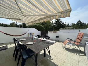 Maison confortable à 300m de locéan avec terrasse et parking privatif - FR-1-224C-353