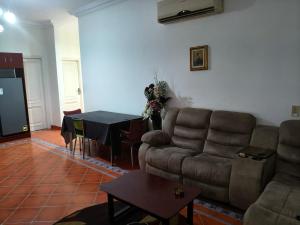 Private entrance close toservices