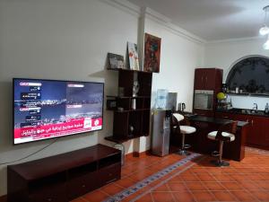 Private entrance close toservices