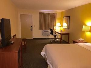 Deluxe Queen Room with Two Queen Beds -Disability Access - Non-Smoking room in Alamo Inn