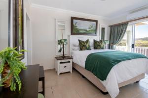 Beachfront Apartment with Panoramic Ocean Views, Banana Beach Sleeps 6 with Space for 2 More At 3 Umzumbe