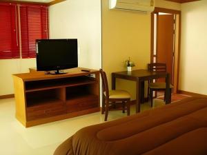 Rouge Service Apartments, Soi Buakhao