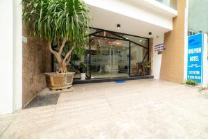 Dolphin Hotel Nha Trang