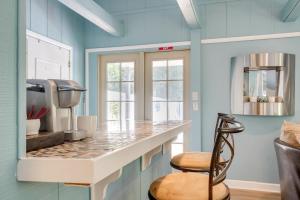 4 Mi to Downtown Chattanooga Vibrant Studio