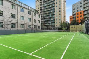 Melbourne City Luxe 3BR - Near MCG & Arts Precinct - Pool, Gym & Free Parking