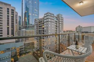 Melbourne City Luxe 3BR - Near MCG & Arts Precinct - Pool, Gym & Free Parking