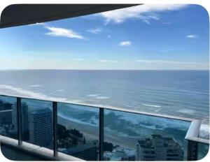 5 star 3 Bedroom Apt on Surfers Paradise Beach, Ocean views from every room