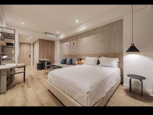 NEW Loft 38 mt in Laureles, AC, Internet, Jacuzzis, 1 Queen Bed & 1 sofabed