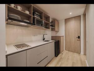 NEW Loft 38 mt in Laureles, AC, Internet, Jacuzzis, 1 Queen Bed & 1 sofabed