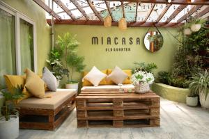 MiaCasaOldQuarter - 3 Beds - Netflix-Big Balcony