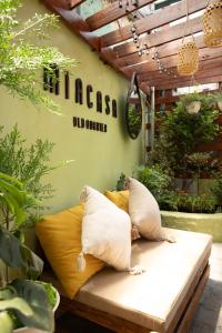 MiaCasaOldQuarter - 3 Beds - Netflix-Big Balcony