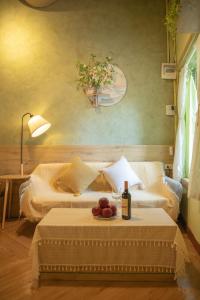 MiaCasaOldQuarter - 3 Beds - Netflix-Big Balcony