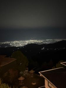 Nuri By The Hills Mountain Retreat with Jacuzzi