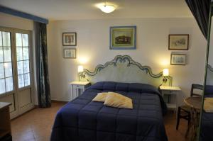 Standard Triple Room  with garden view  room in Villa Eva