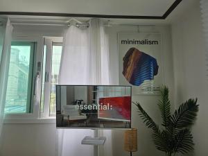 It is a 3-minute walk from Chungmuro Station, near Myeong-dong,Breakfast provided for more than 5 nights, and luggage storage services are included