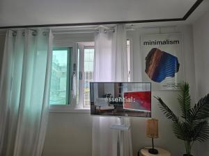 It is a 3-minute walk from Chungmuro Station, near Myeong-dong,Breakfast provided for more than 5 nights, and luggage storage services are included