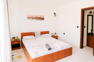 Sea Sirena with a Mountain View