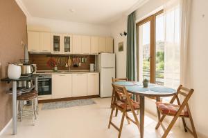 Sea Sirena with a Mountain View