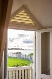 Splash by the Sea - Waterfront Accommodation