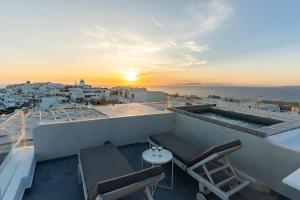 Enalion White Suites Oia