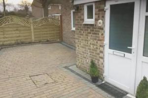 5 Bed House - Sleeps 10 - Garden - Parking - Wifi