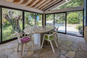 Villas Villa Fayence- pool, garden and AC : photos des chambres